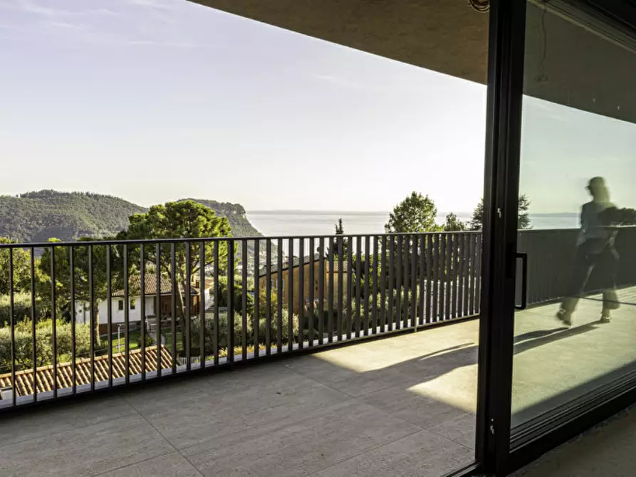 Immagine 21 di Villa in vendita  in via villaggio oliveto a Costermano sul Garda