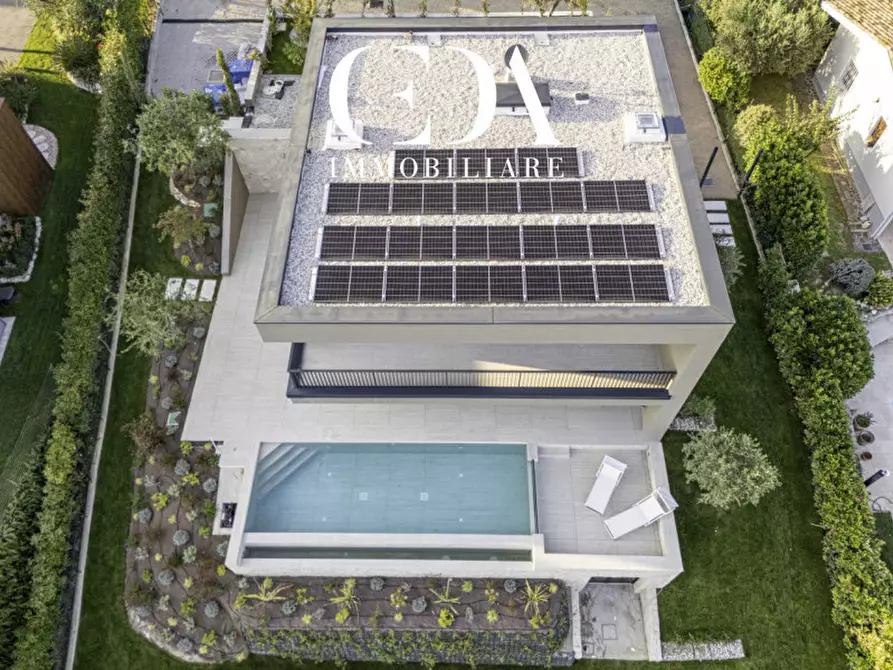 Immagine 22 di Villa in vendita  in via villaggio oliveto a Costermano sul Garda