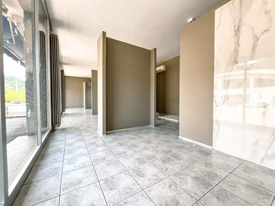 Immagine 4 di Magazzino in vendita  in VIALE VARALLO 200 a Borgosesia