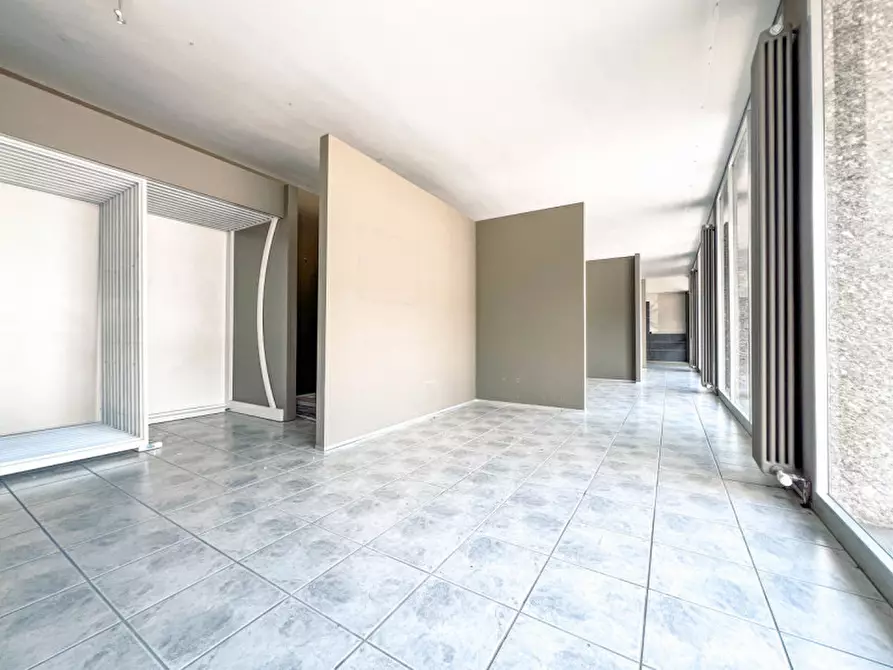 Immagine 5 di Magazzino in vendita  in VIALE VARALLO 200 a Borgosesia