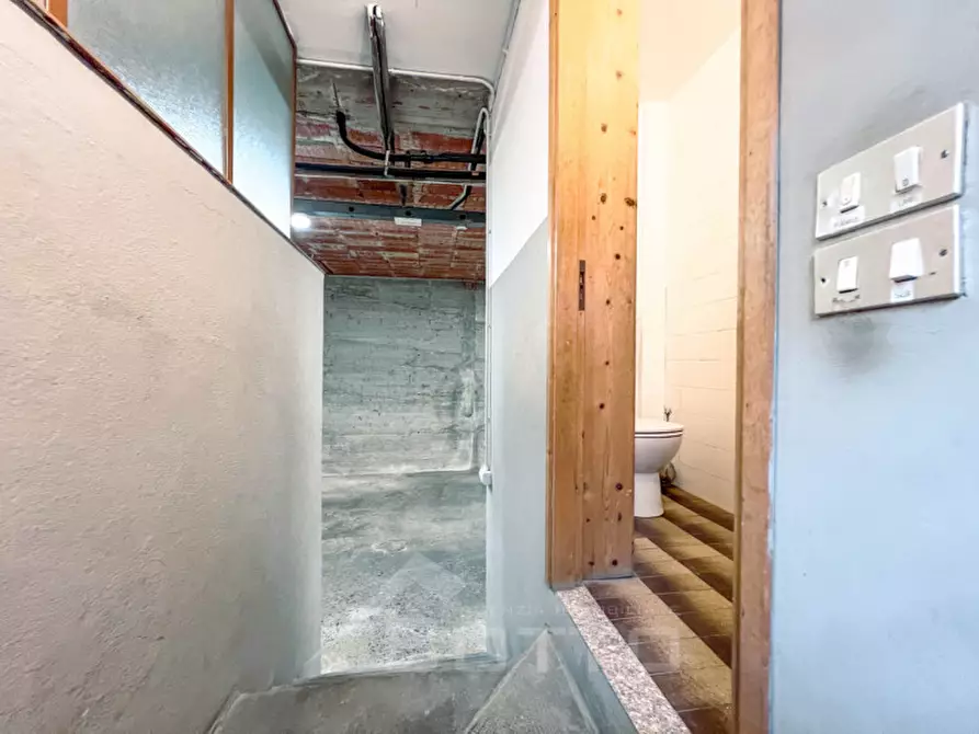 Immagine 9 di Magazzino in vendita  in VIALE VARALLO 200 a Borgosesia