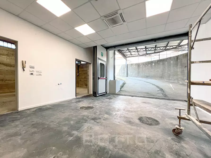 Immagine 12 di Magazzino in vendita  in VIALE VARALLO 200 a Borgosesia