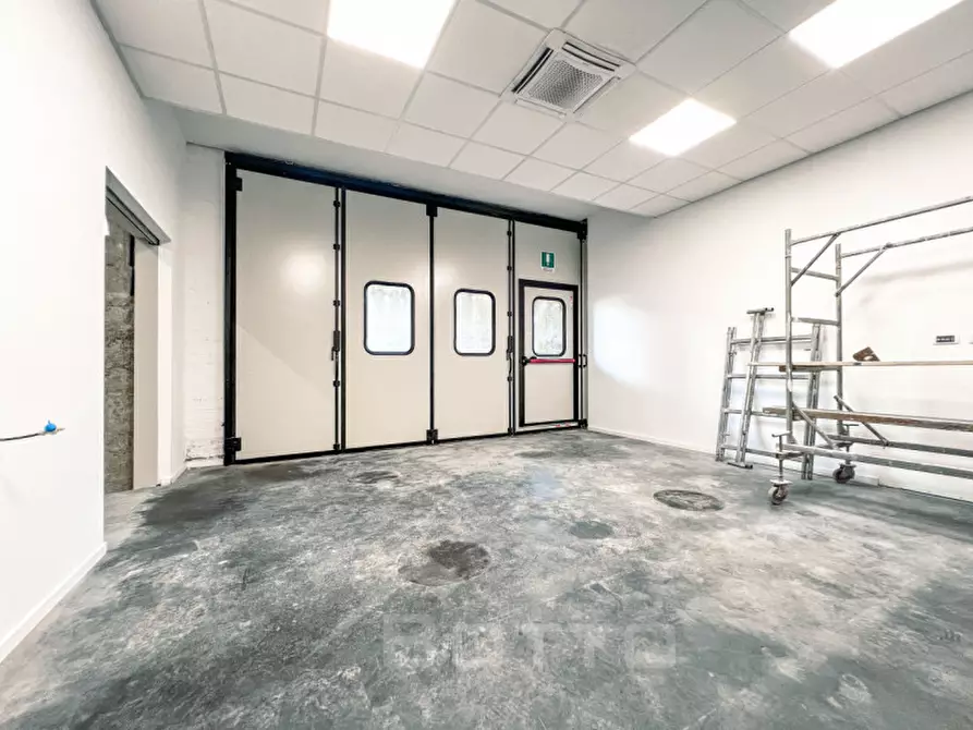 Immagine 15 di Magazzino in vendita  in VIALE VARALLO 200 a Borgosesia