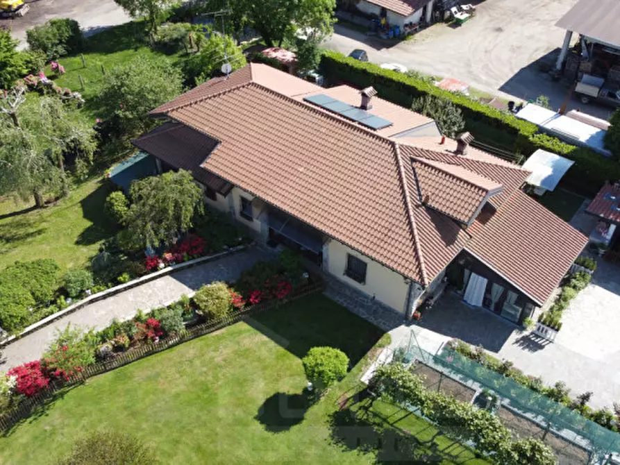 Immagine 6 di Villa in vendita  in Via Barro 93 a Invorio