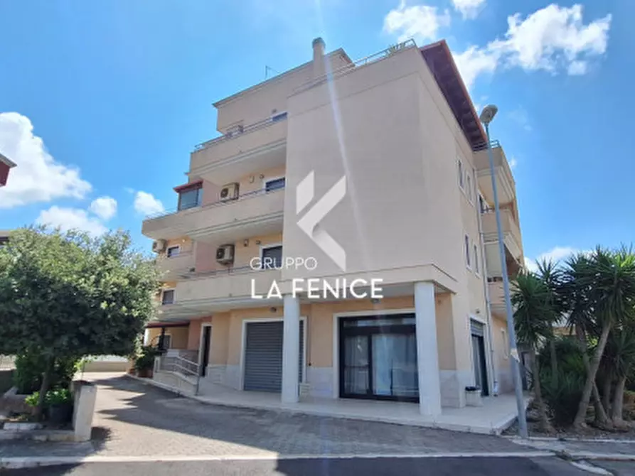Immagine 4 di Appartamento in vendita  in via Carlo III di Borbone a Locorotondo