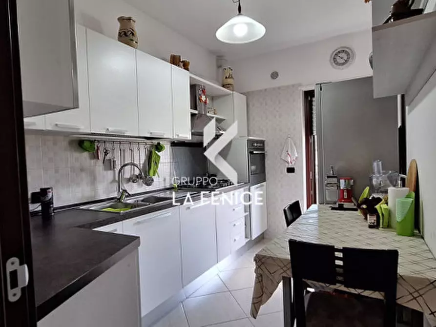 Immagine 21 di Appartamento in vendita  in via Carlo III di Borbone a Locorotondo