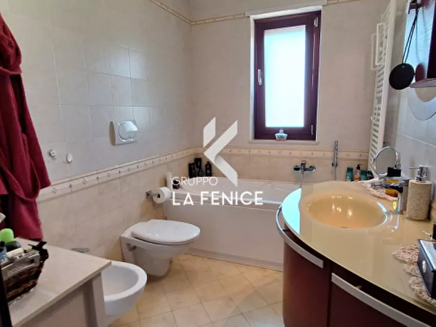 Immagine 33 di Appartamento in vendita  in via Carlo III di Borbone a Locorotondo