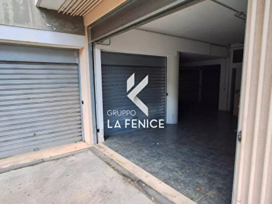 Immagine 43 di Appartamento in vendita  in via Carlo III di Borbone a Locorotondo