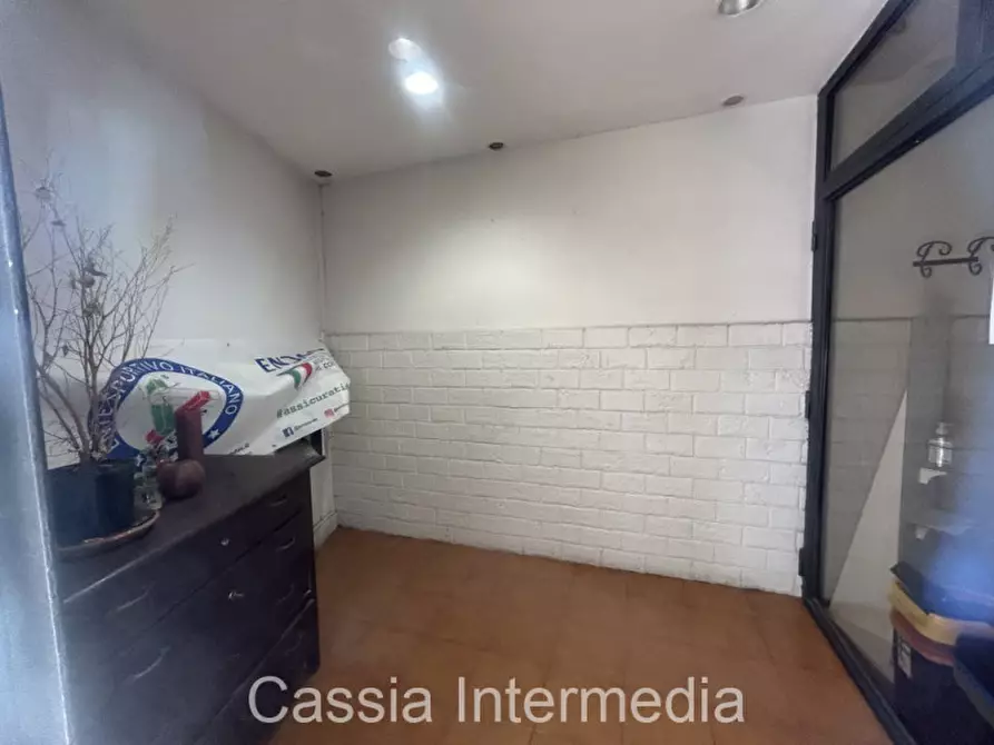 Immagine 2 di Negozio in vendita  in Via Termo Larte 96 a Nepi