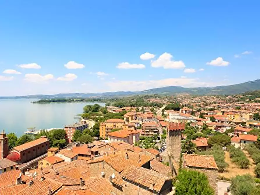 Immagine 1 di Negozio in vendita  a Passignano Sul Trasimeno