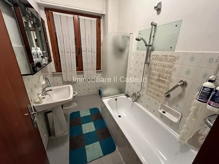 Immagine 19 di Appartamento in vendita  in Via Renato Fressoia a Castiglione Del Lago