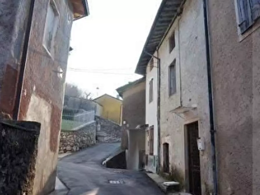 Immagine 1 di Casa indipendente in vendita  in VIA MONTE CIMONE 36 a Caltrano