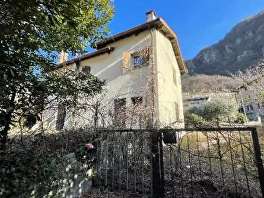 Immagine 1 di Casa indipendente in vendita  in VIA MADONNA DELL'ONDA 5 a Valbrenta