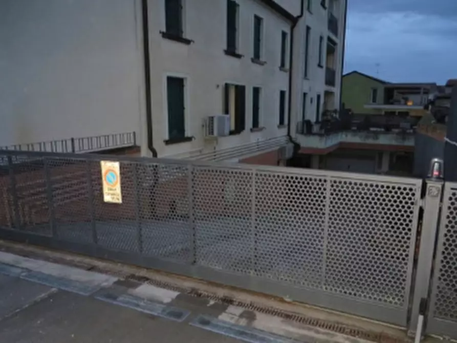 Immagine 1 di Garage in vendita  in VIA RIVIERA GIACOMO MATTEOTTI 281 a Badia Polesine