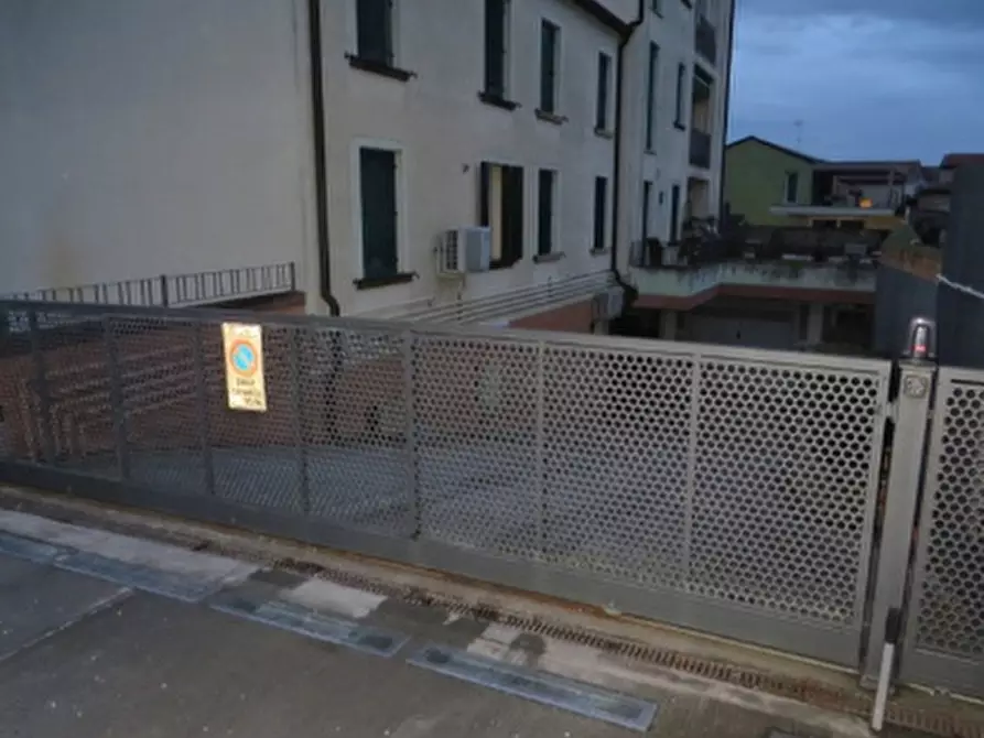 Immagine 1 di Garage in vendita  in VIA RIVIERA GIACOMO MATTEOTTI 281 a Badia Polesine