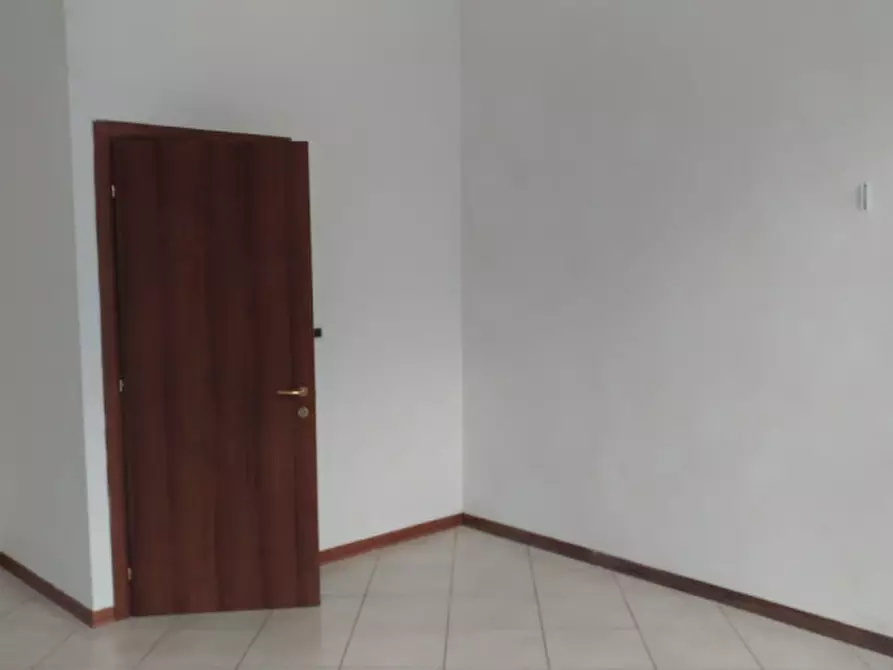 Immagine 5 di Negozio in affitto  in via Cavour a Este