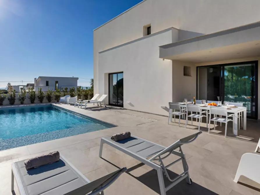 Immagine 1 di Villa in vendita  a Pozzallo