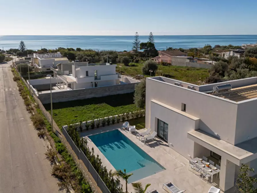 Immagine 2 di Villa in vendita  a Pozzallo