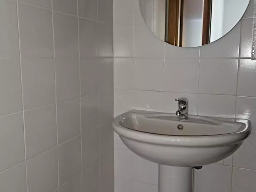 Immagine 11 di Ufficio in vendita  in Via Cavour a Este