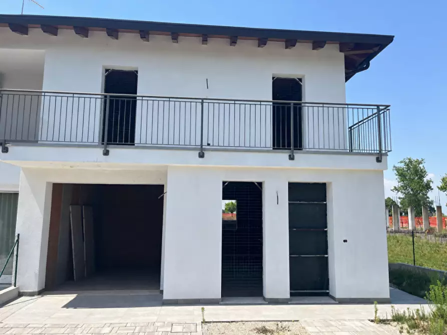 Immagine 1 di Casa trifamiliare in vendita  in via foscolo belfiore di pramaggiore a Pramaggiore