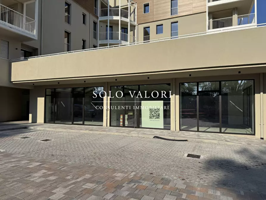 Immagine 1 di Negozio in vendita  in Via Cereria a Bassano Del Grappa