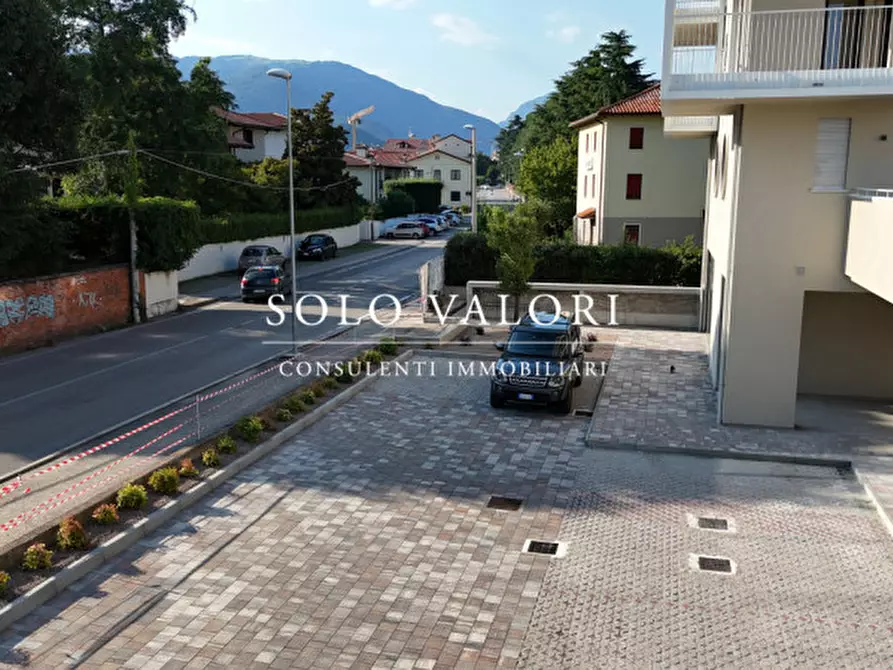 Immagine 2 di Negozio in vendita  in Via Cereria a Bassano Del Grappa