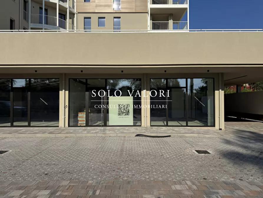 Immagine 3 di Negozio in vendita  in Via Cereria a Bassano Del Grappa