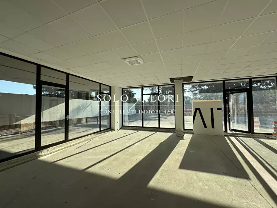 Immagine 4 di Negozio in vendita  in Via Cereria a Bassano Del Grappa