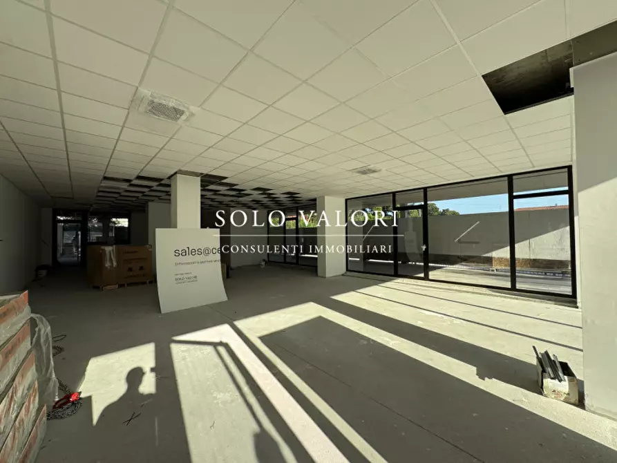 Immagine 6 di Negozio in vendita  in Via Cereria a Bassano Del Grappa