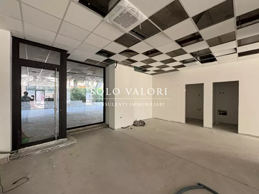 Immagine 7 di Negozio in vendita  in Via Cereria a Bassano Del Grappa