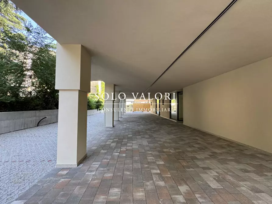 Immagine 11 di Negozio in vendita  in Via Cereria a Bassano Del Grappa