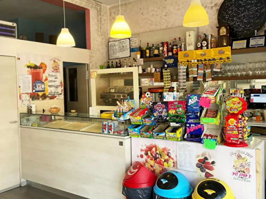 Immagine 15 di Attività commerciale in vendita  in via broli a Rezzato