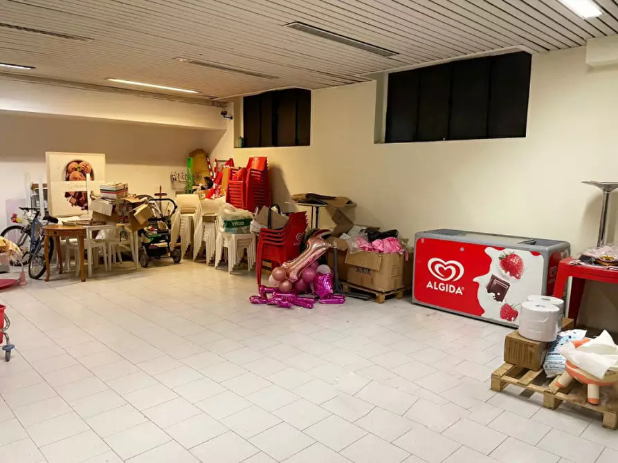 Immagine 20 di Attività commerciale in vendita  in via broli a Rezzato