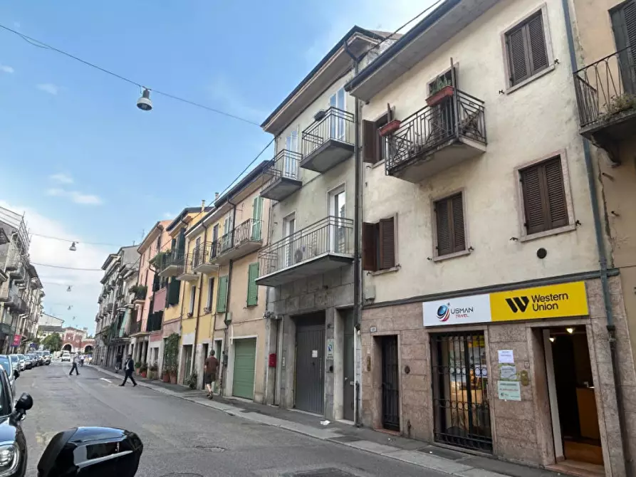 Immagine 1 di Negozio in affitto  in Via San Nazaro, 40 a Verona