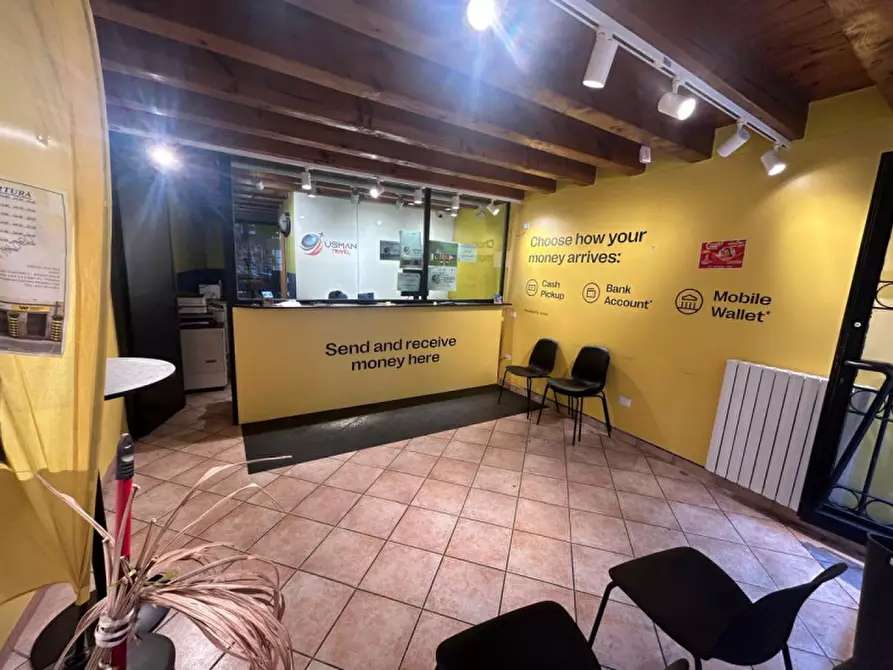 Immagine 3 di Negozio in affitto  in Via San Nazaro, 40 a Verona
