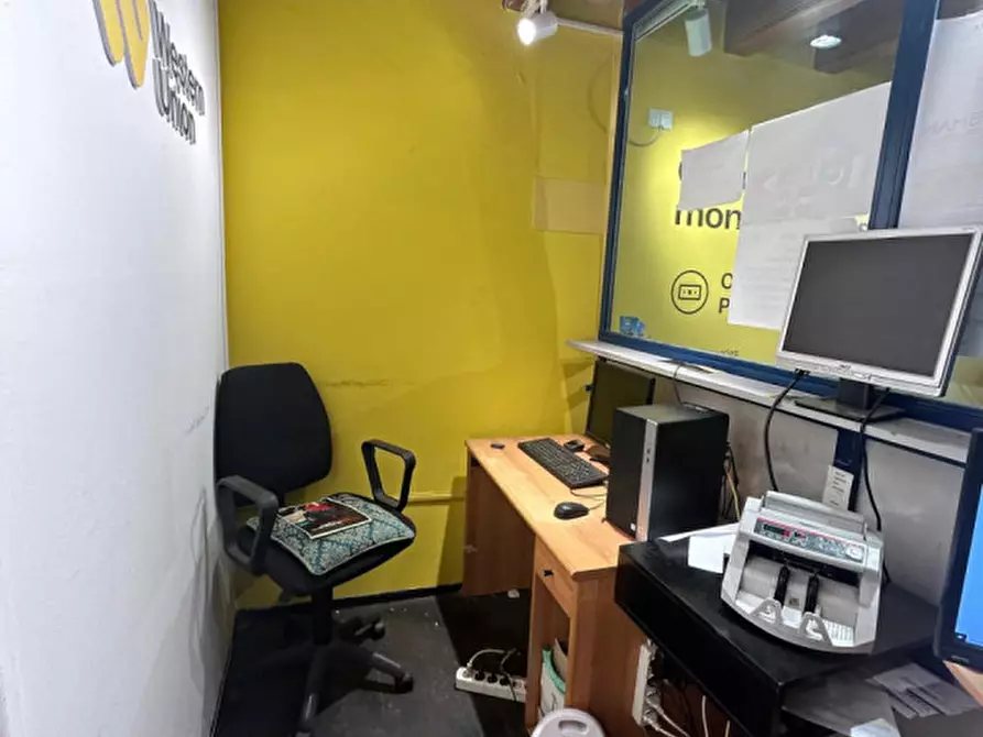 Immagine 5 di Negozio in affitto  in Via San Nazaro, 40 a Verona