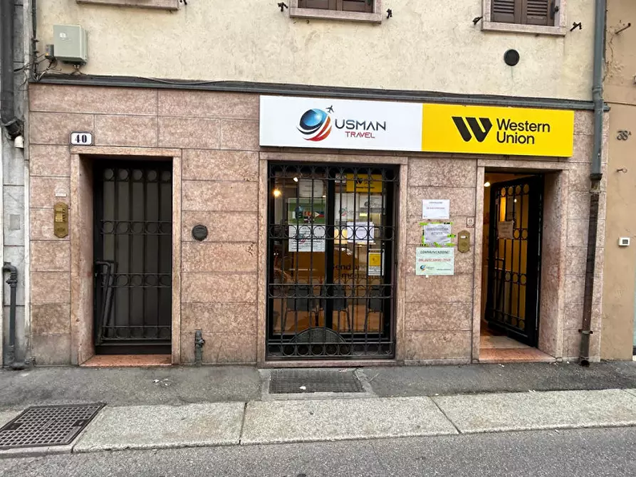 Immagine 12 di Negozio in affitto  in Via San Nazaro, 40 a Verona