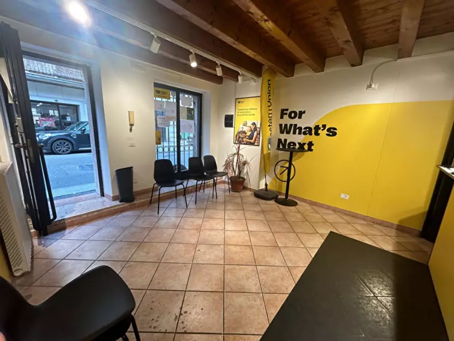 Immagine 13 di Negozio in affitto  in Via San Nazaro, 40 a Verona