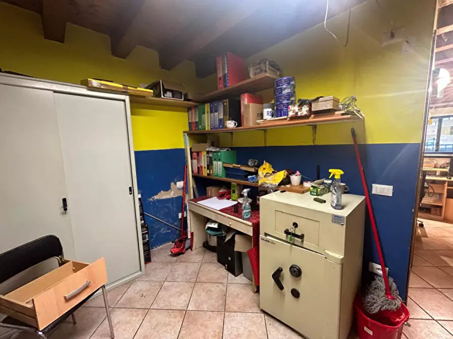 Immagine 16 di Negozio in affitto  in Via San Nazaro, 40 a Verona