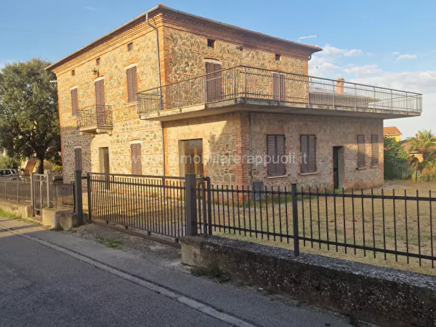 Immagine 1 di Casa indipendente in vendita  a Torrita Di Siena