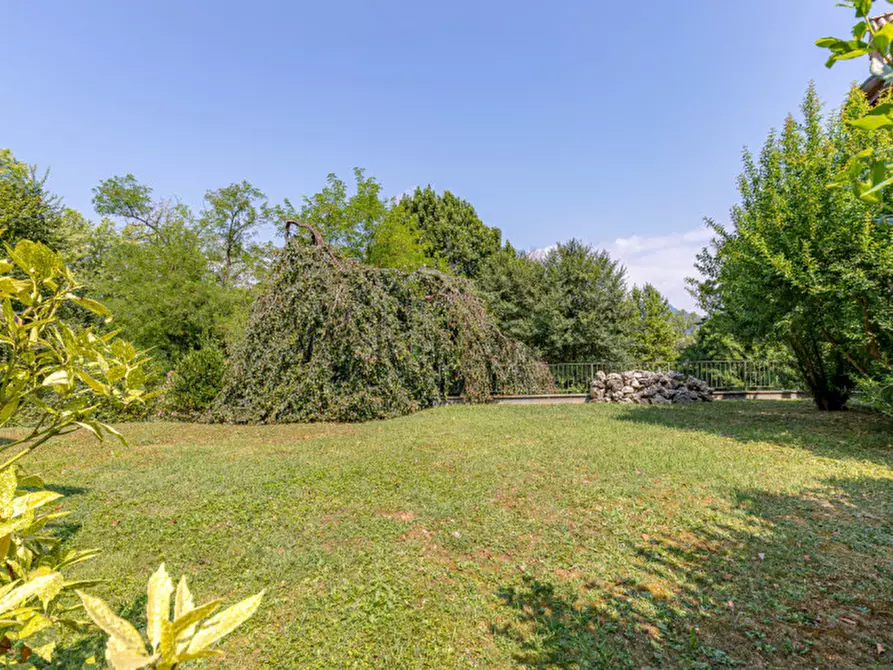 Immagine 7 di Casa bifamiliare in vendita  in Via appiani 1 a Merone