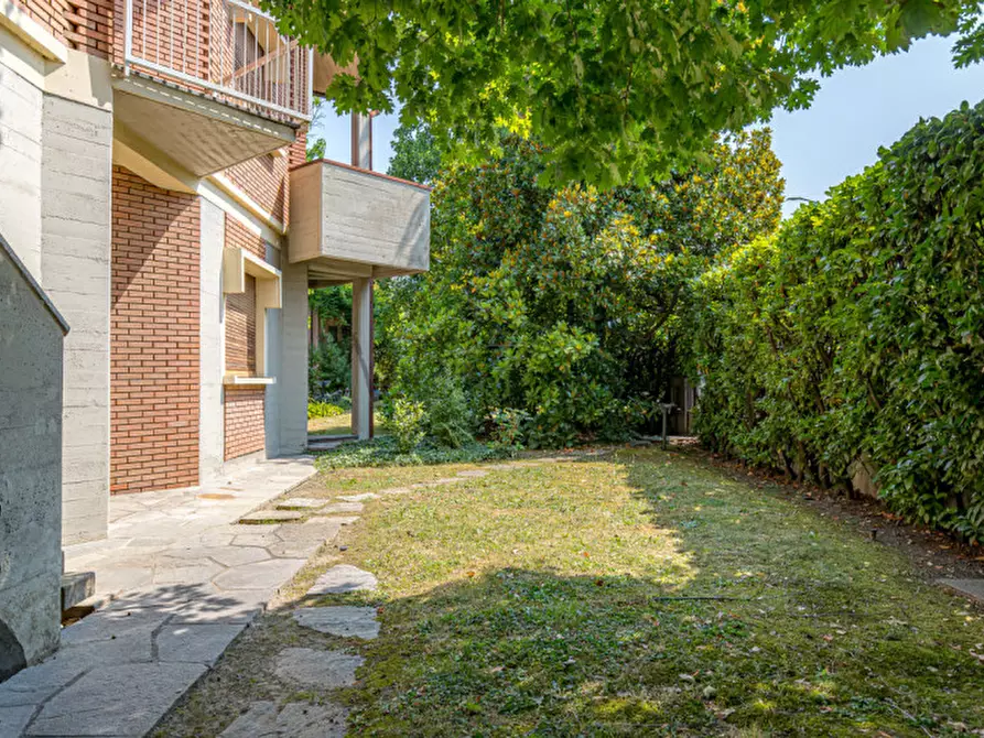 Immagine 10 di Casa bifamiliare in vendita  in Via appiani 1 a Merone