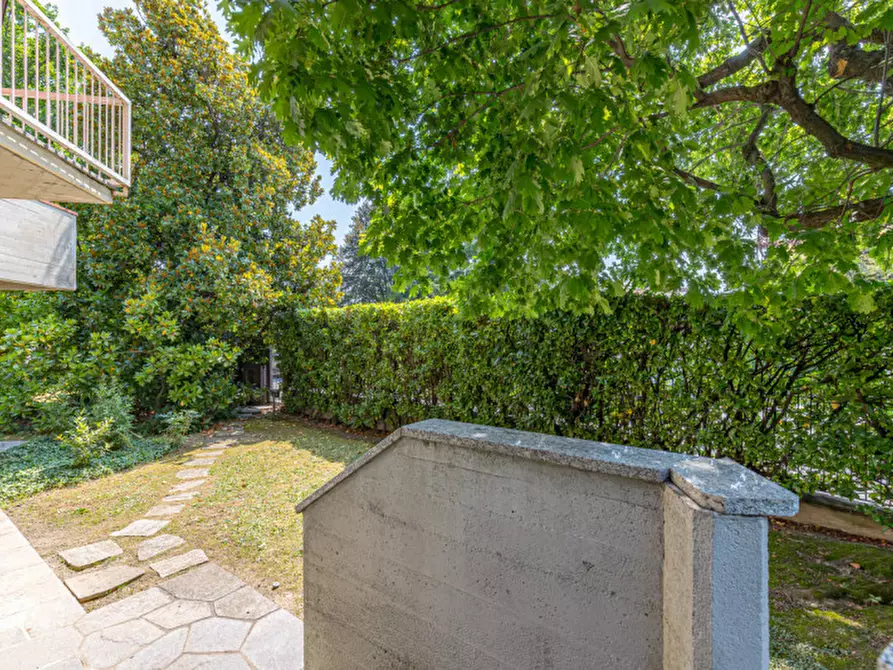 Immagine 11 di Casa bifamiliare in vendita  in Via appiani 1 a Merone