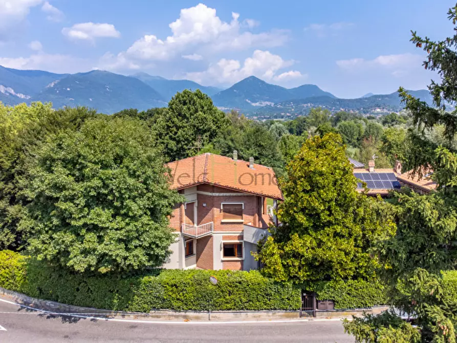 Immagine 12 di Casa bifamiliare in vendita  in Via appiani 1 a Merone