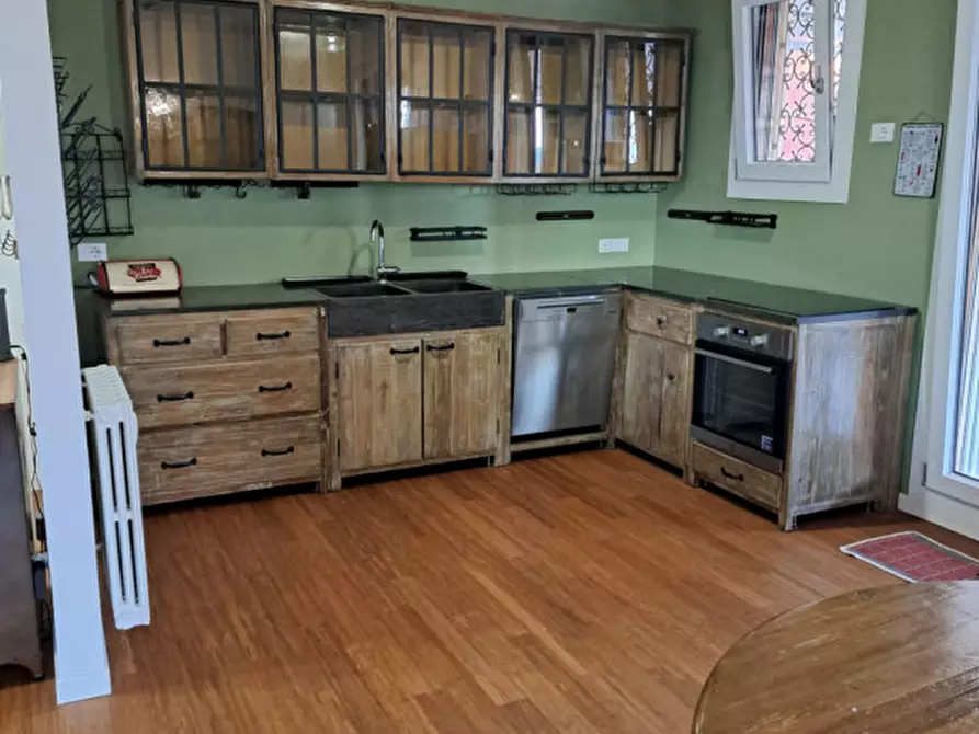 Immagine 1 di Attico in vendita  in via peschiera a Padova