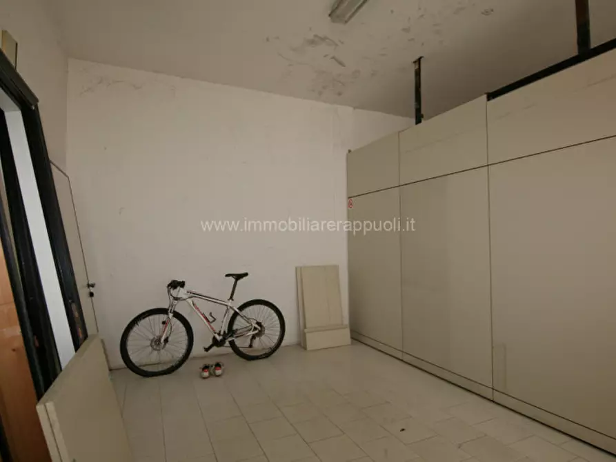 Immagine 3 di Laboratorio in vendita  a Sinalunga