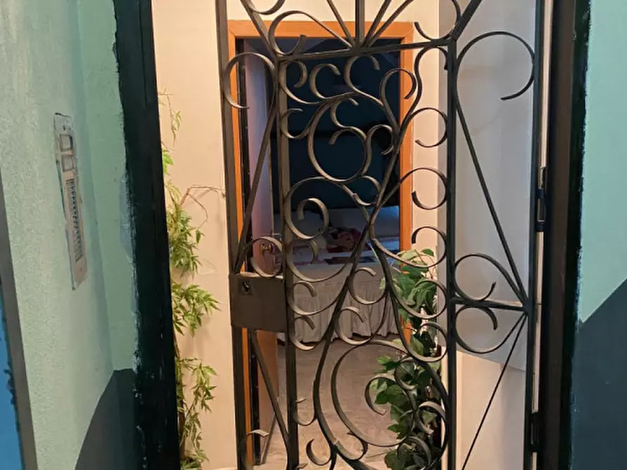 Immagine 19 di Camera in affitto  in Via supportico d’astuti a Napoli