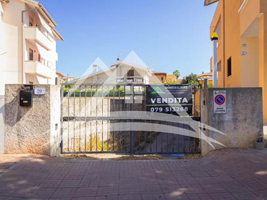 Immagine 1 di Garage in vendita  in Viale Delle Vigne, 29 a Porto Torres