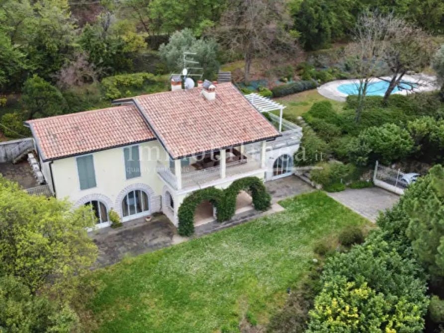 Immagine 13 di Villa in vendita  a Torri Del Benaco