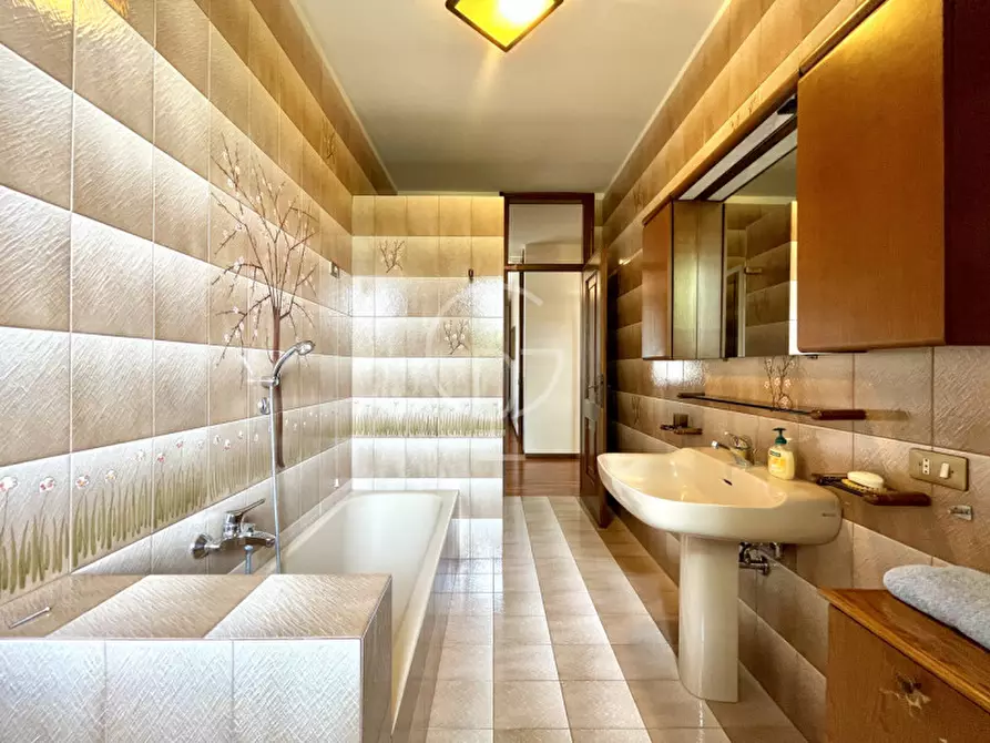 Immagine 21 di Villa in vendita  in via Bottino Basso a Lonato del Garda